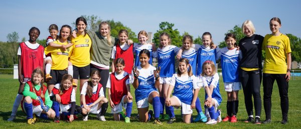 05.07%20E-Juniorinnen%20V%C3%B6rstetten-V%C3%B6rstetten%20Gruppenfoto%20-%20Klein